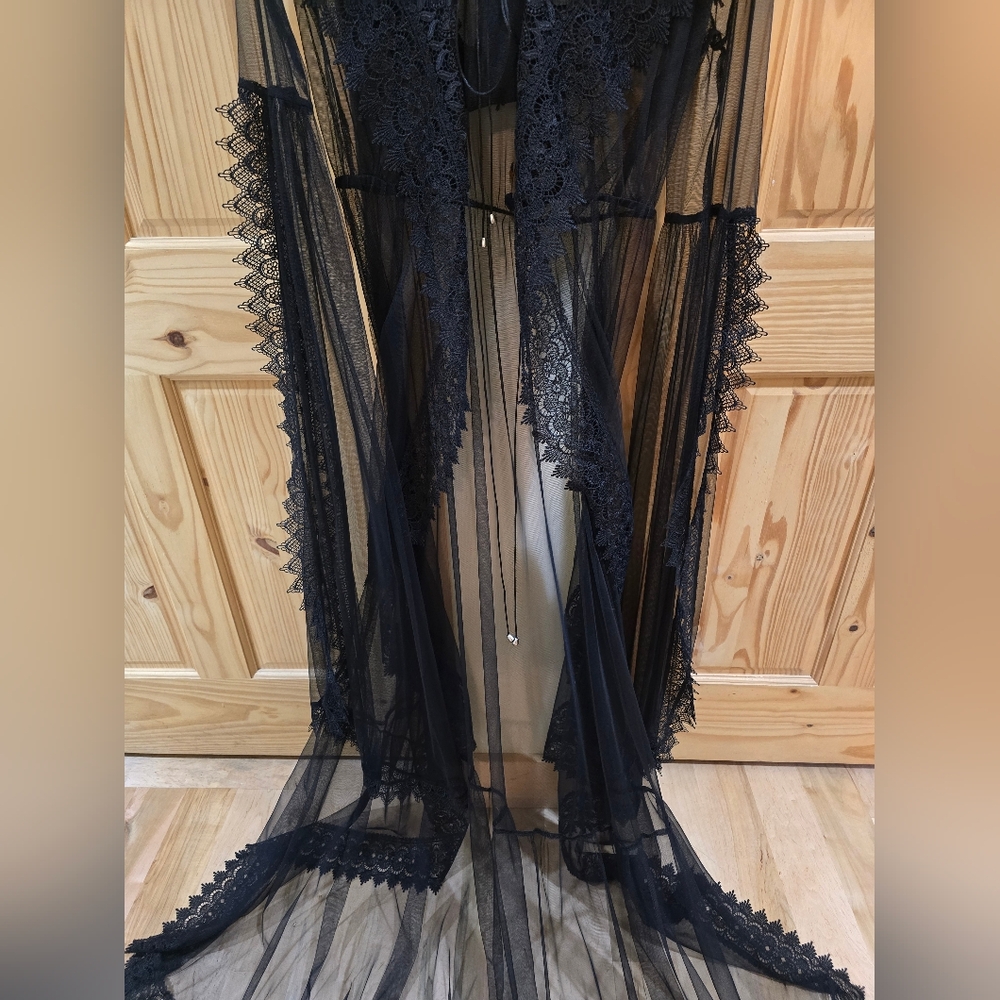 Elegant Sheer Black Lace Robe - Picture 4 of 8